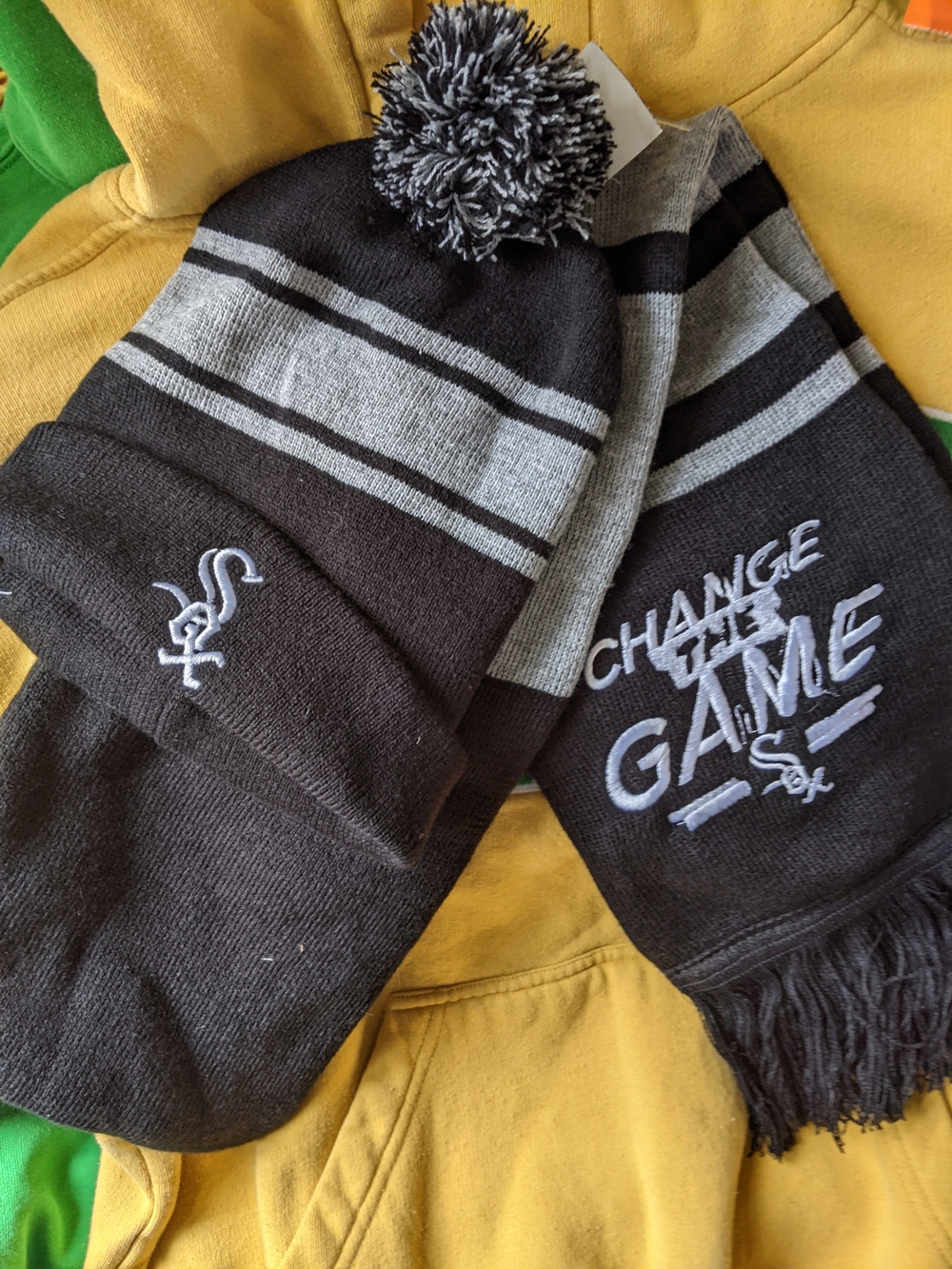 Chicago White Sox Hat & Scarf Set Change The Game Pom Beanie MLB Black Gray